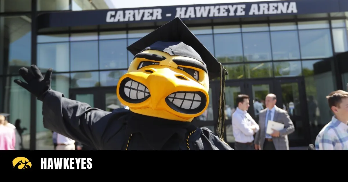 73 Hawkeyes Named B1G Distinguished Scholars – University of Iowa Athletics